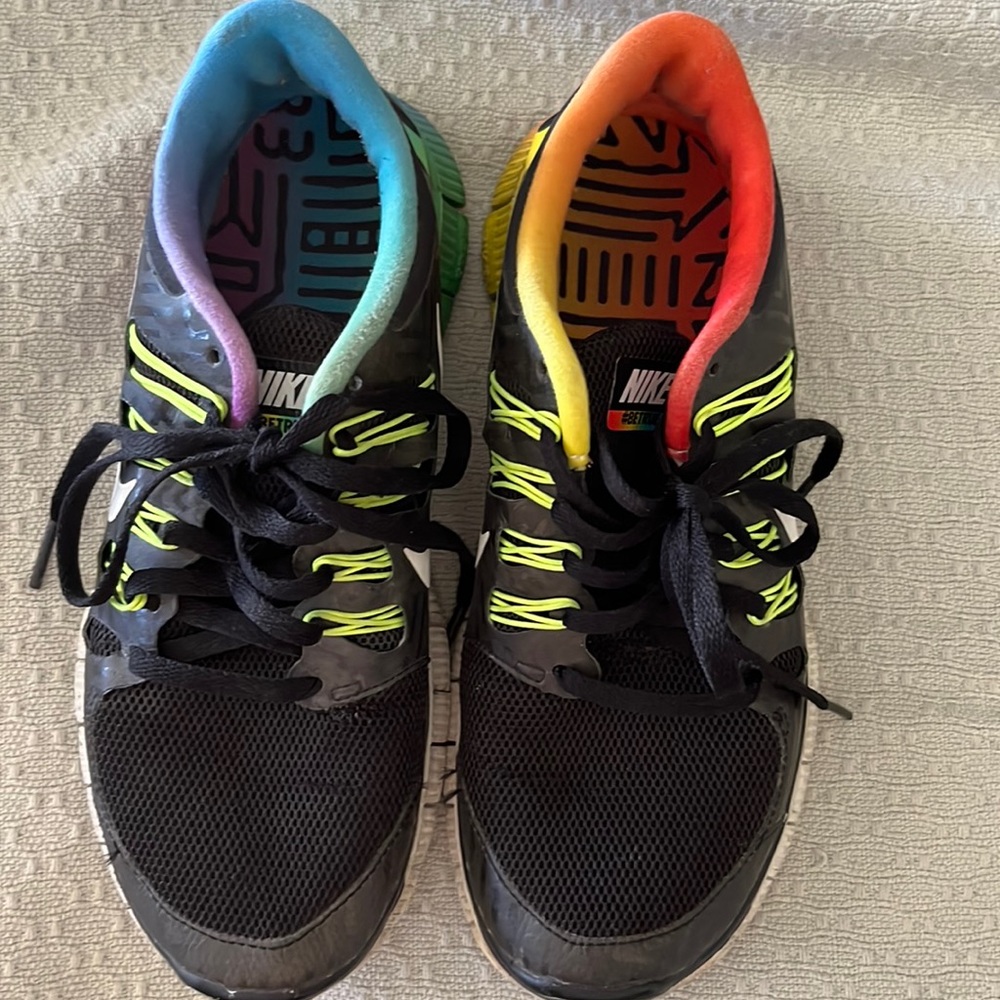 Nike Limited Edition Pride Sneaker 2013 5 1/2